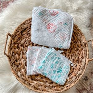 Aden + Anais Full Bloom Hooded Bath Towel and Washcloth Set